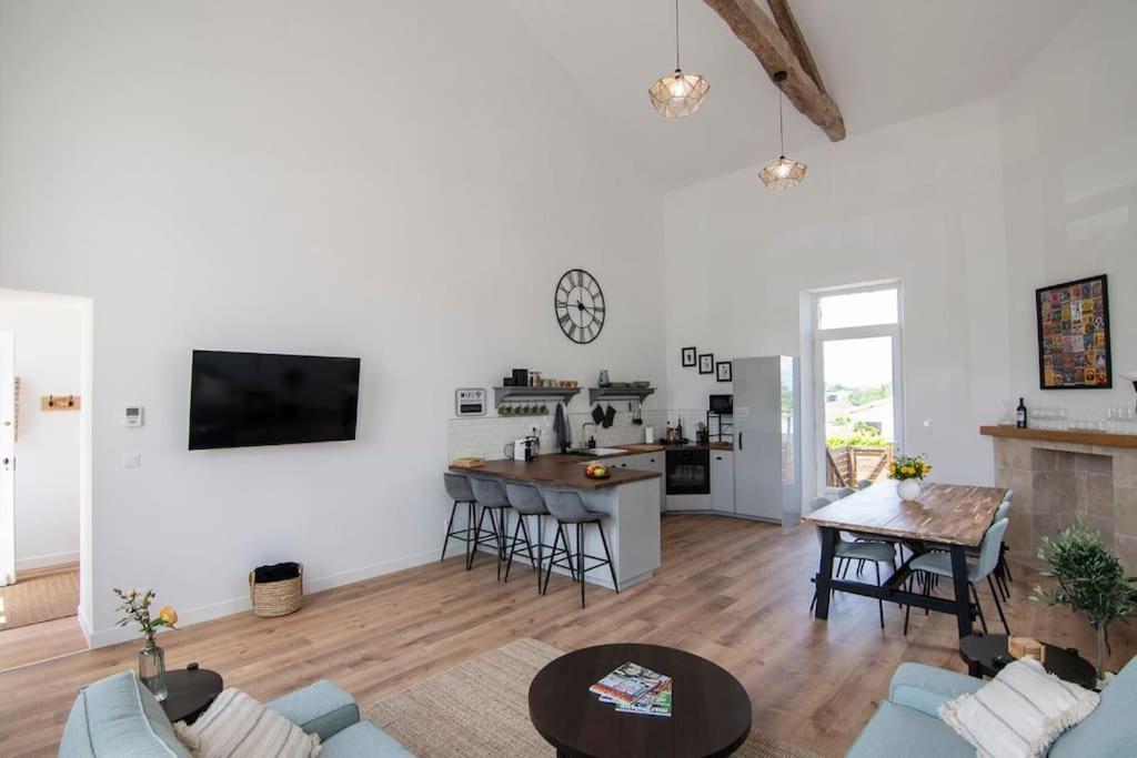 Treize Maison 3 Bed House In Centre Of Saint Severin Exteriör bild