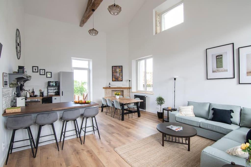 Treize Maison 3 Bed House In Centre Of Saint Severin Exteriör bild