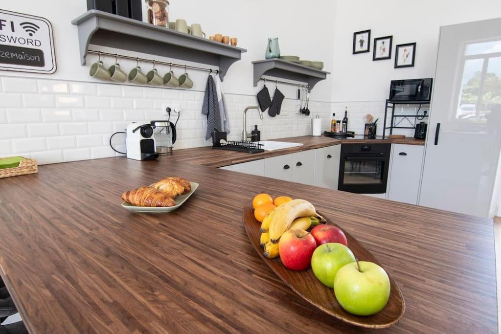 Treize Maison 3 Bed House In Centre Of Saint Severin Exteriör bild