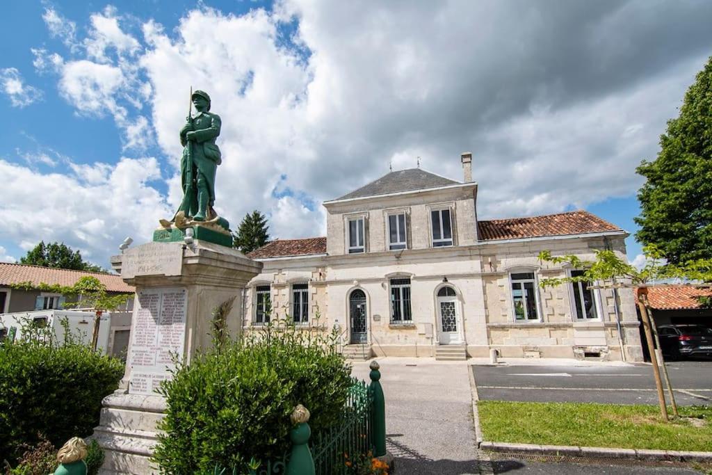 Treize Maison 3 Bed House In Centre Of Saint Severin Exteriör bild